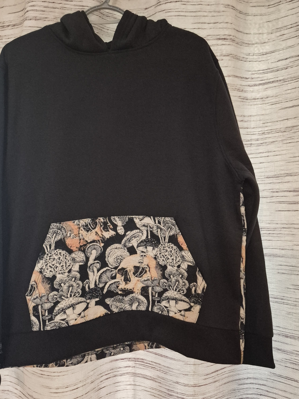 Black Skull Mushroom Tapestry Men's Hoodie Size M - Picture 2 of 7